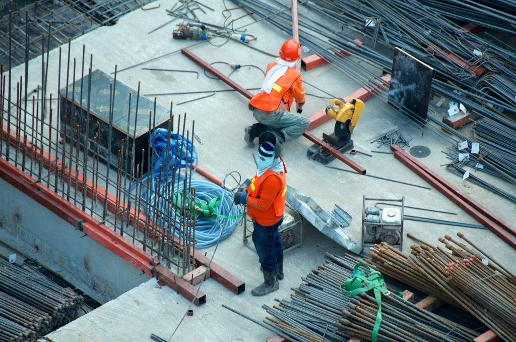 Construction workforce on an active UAE site